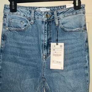 Zara Slim Flare slitted jeans size USA 4. Never worn, brand new with tags!